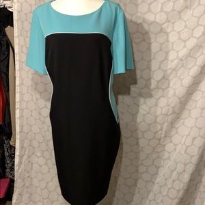 Flattering color block dress teal/black